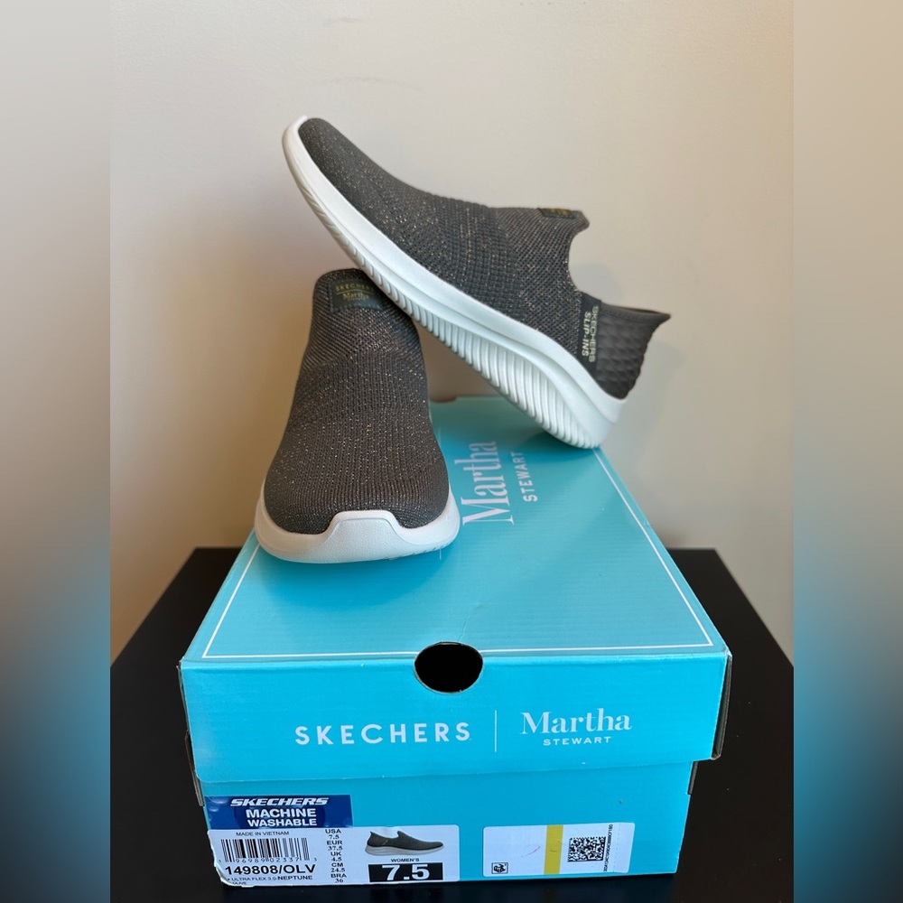 SKECHERS Martha Stewart Ultra Flex 3.0 Neptune Olive Green Slip-Ins NIB Size 7.5